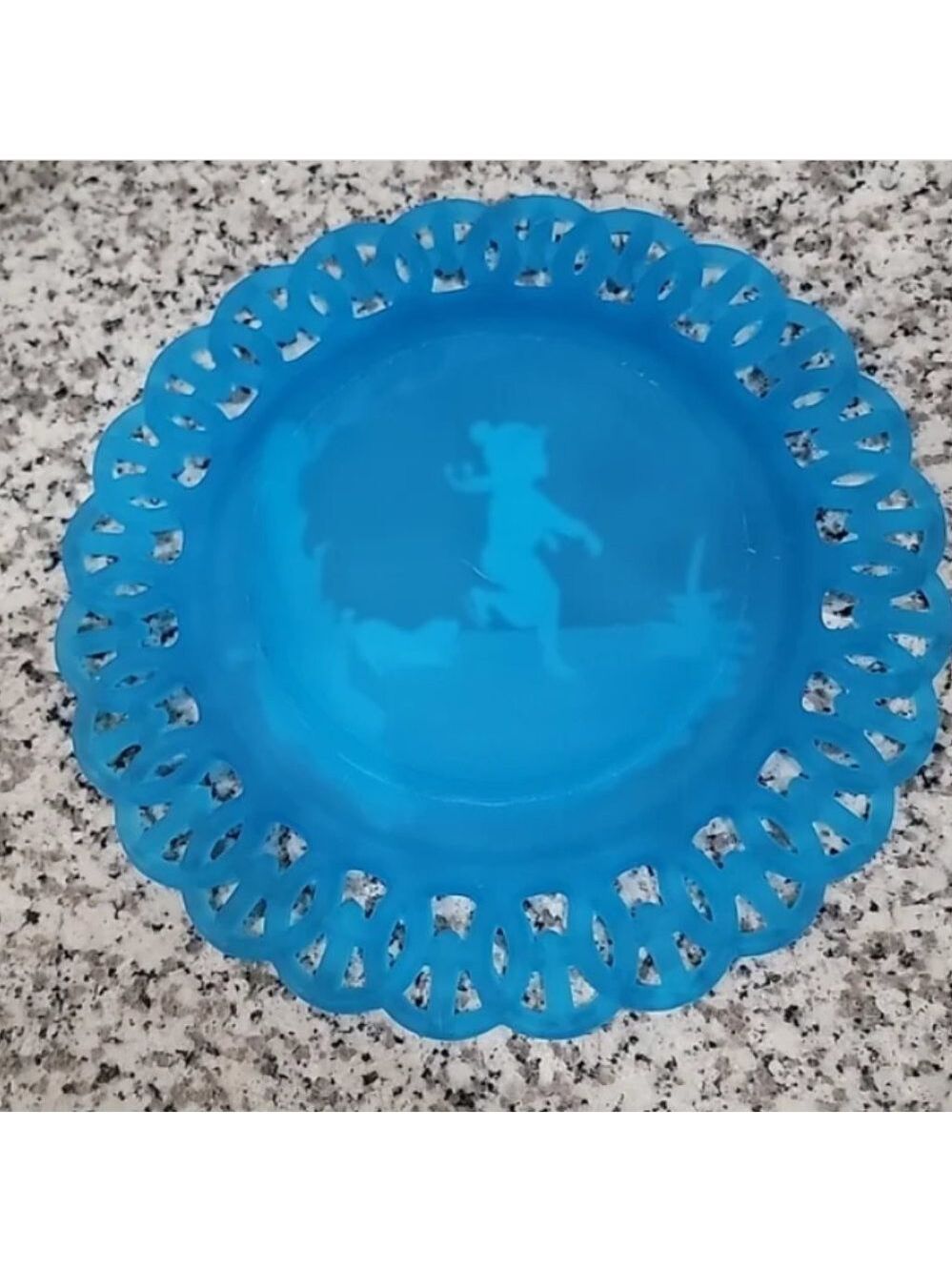 Vintage Westmoreland Glass Lattice Blue glass hand painted boy ice skating plate - Picture 4 of 4